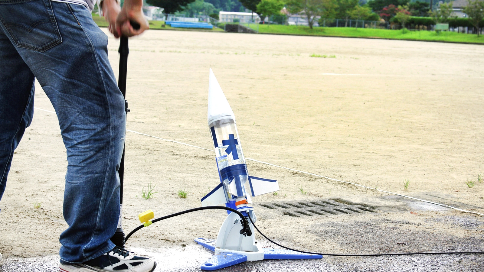 親子で飛ばそう！ペットボトルロケットの作り方とは？材料選びから安全な打ち上げコツまで紹介