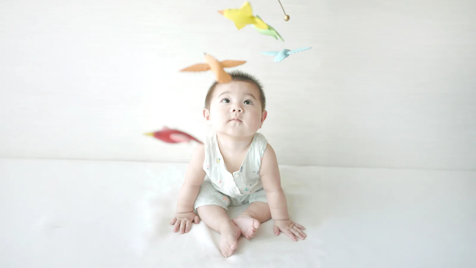 手作りモビールで子ども部屋を彩る！必要な材料から親子で作れるデザインアイデアを紹介