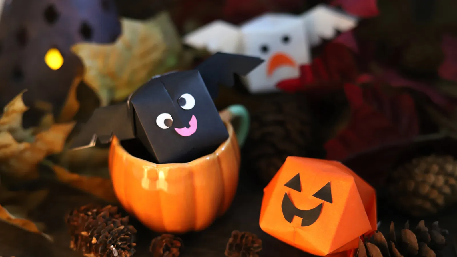 【簡単】ハロウィンにぴったりの折り紙3選！かぼちゃ・オバケ・コウモリを親子で楽もう