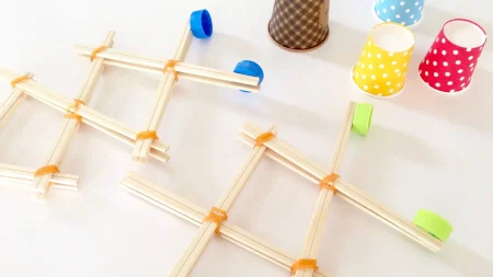 【簡単】割り箸と段ボールでできるマジックハンド工作の作り方！親子で楽しむコツと安全ポイントも紹介